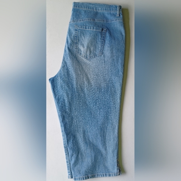 🍒 Gloria Vanderbilt Amanda All-Around Slimming Effect Capri Denim Jeans - Picture 1 of 8